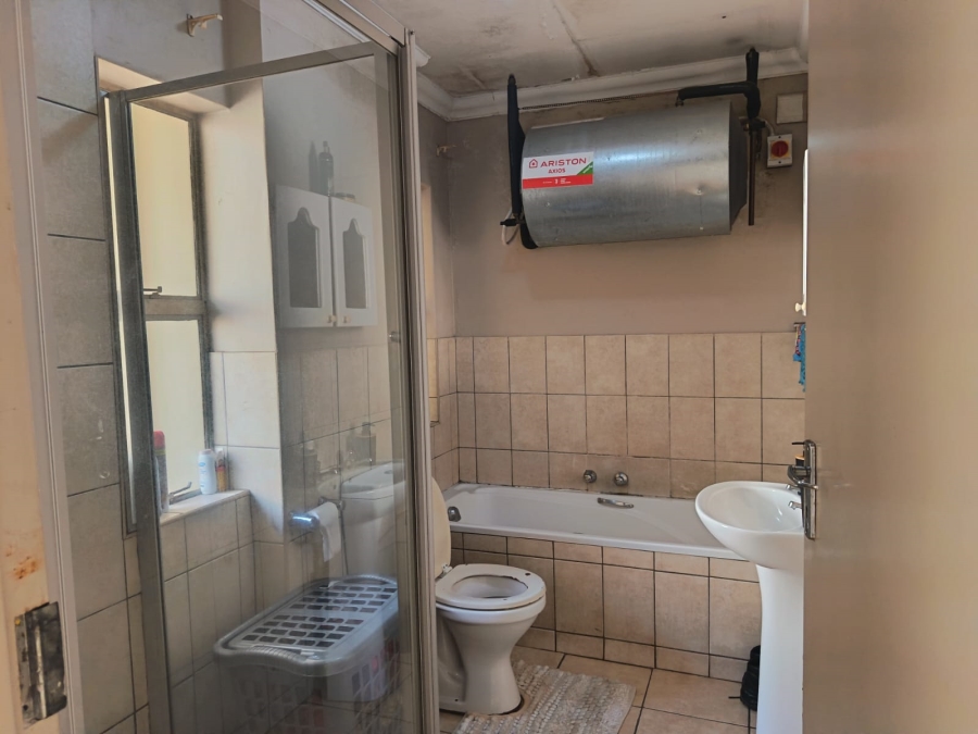 2 Bedroom Property for Sale in Geelhoutpark North West